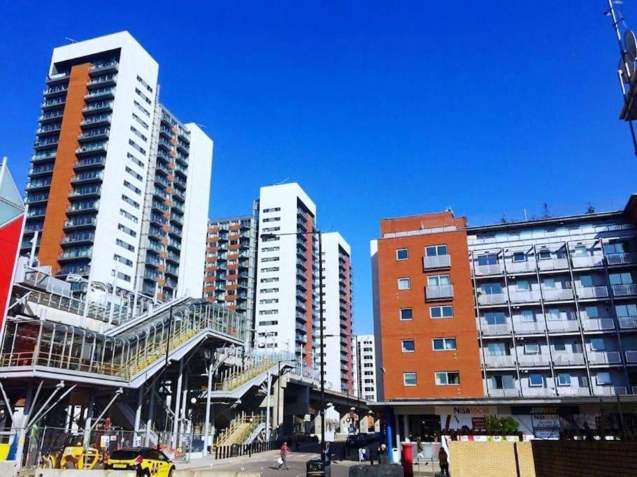 Entire Apartment Next To Canary Wharf In London Kültér fotó