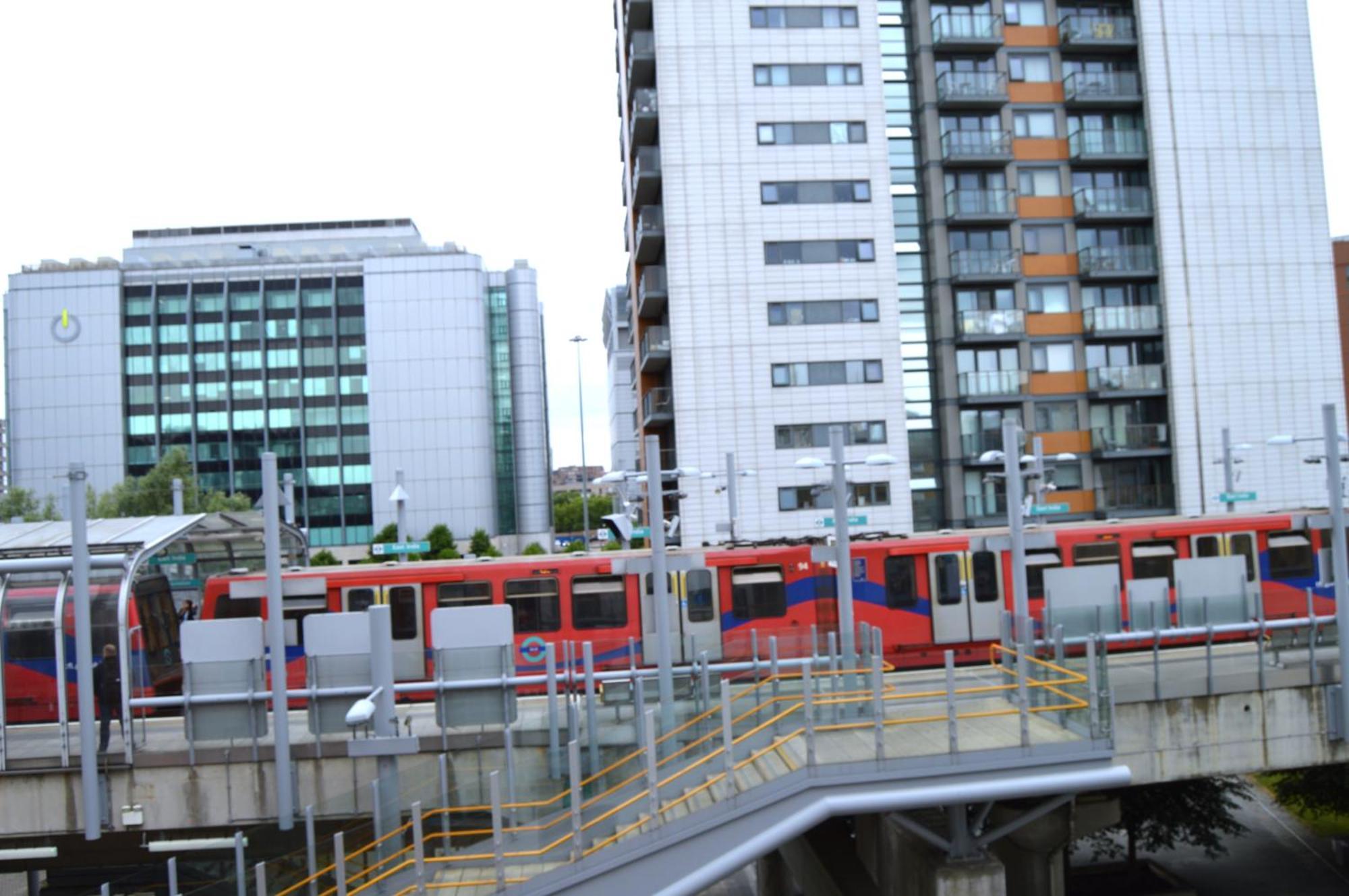 Entire Apartment Next To Canary Wharf In London Kültér fotó