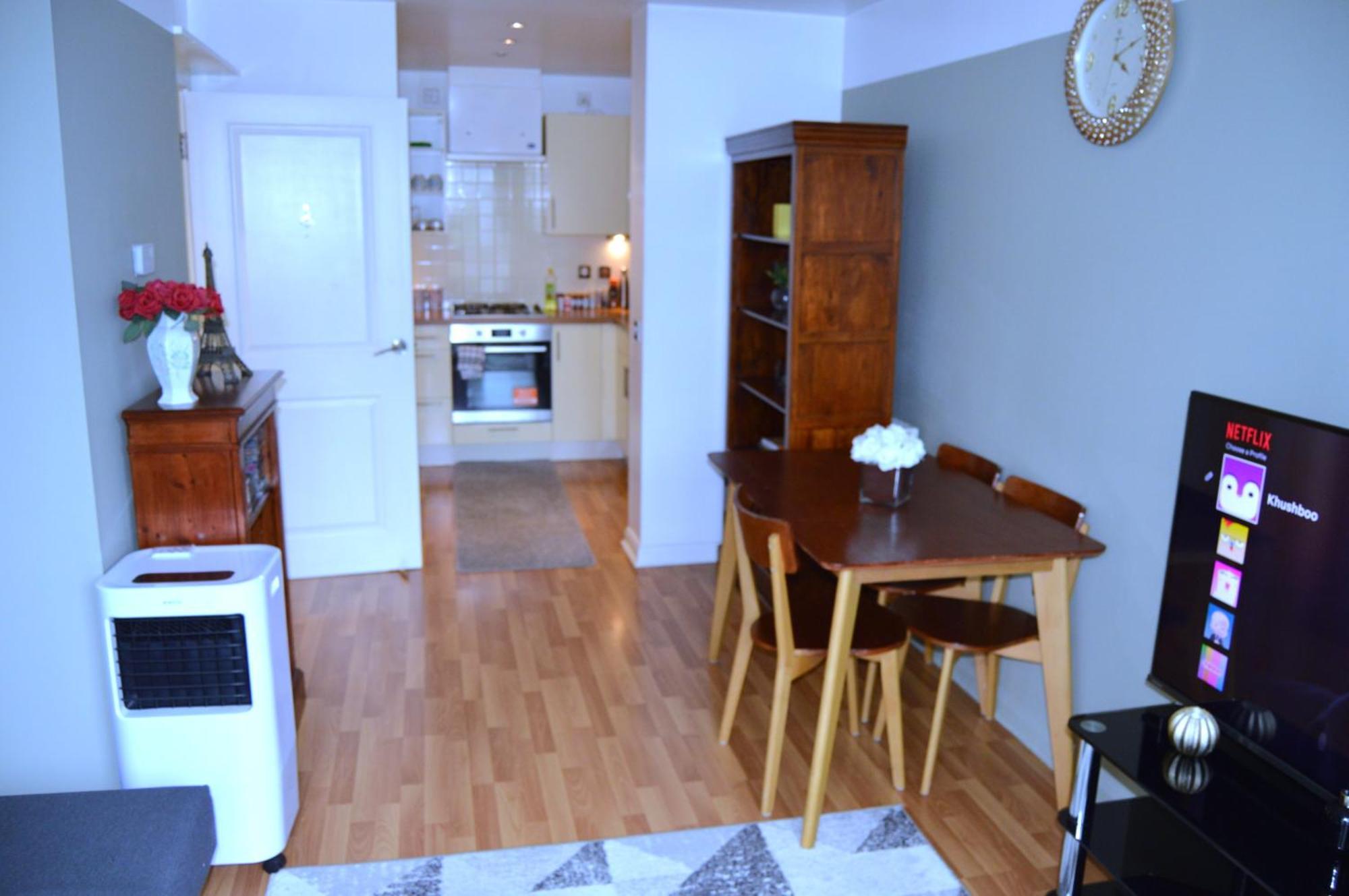 Entire Apartment Next To Canary Wharf In London Kültér fotó