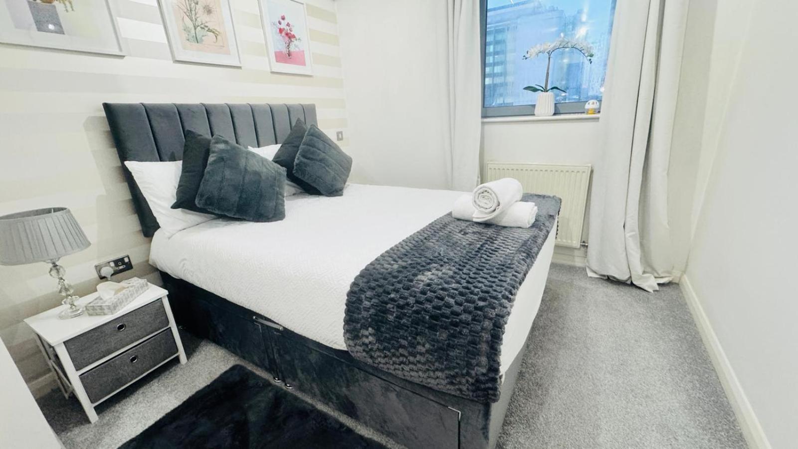Entire Apartment Next To Canary Wharf In London Kültér fotó